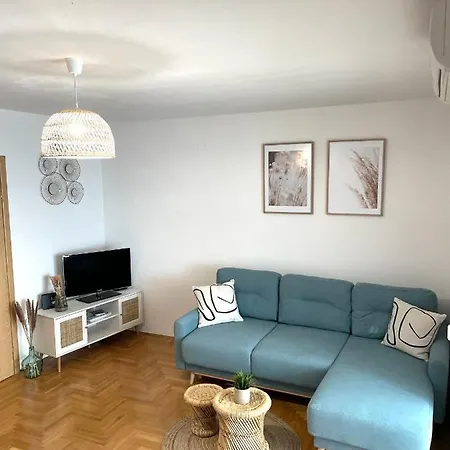 Dalmatino Apartment *