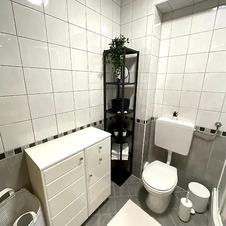 Dalmatino Apartment *