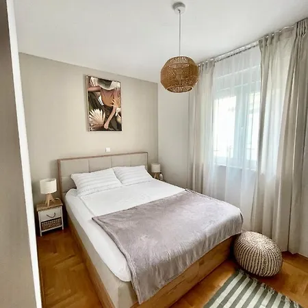 Dalmatino Apartment *
